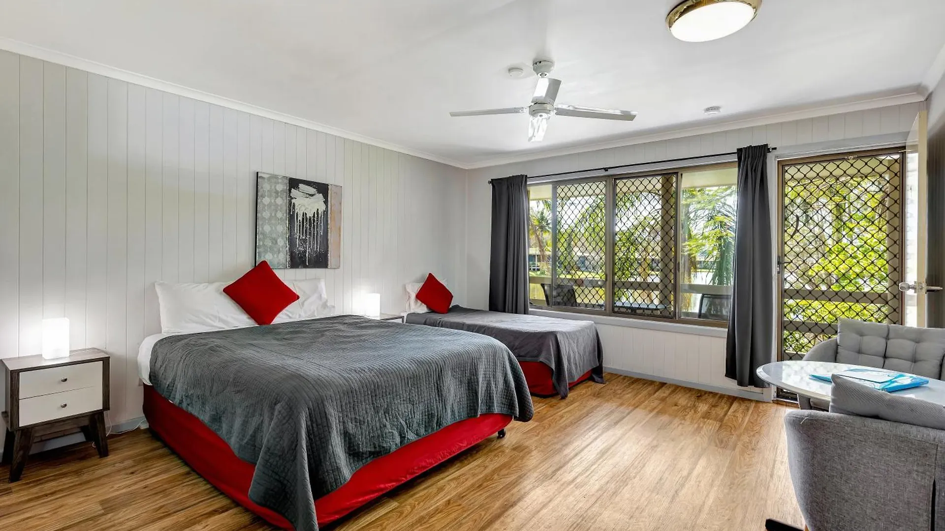 Sanctuary Lakes Fauna Retreat Urangan 3*,  Australia