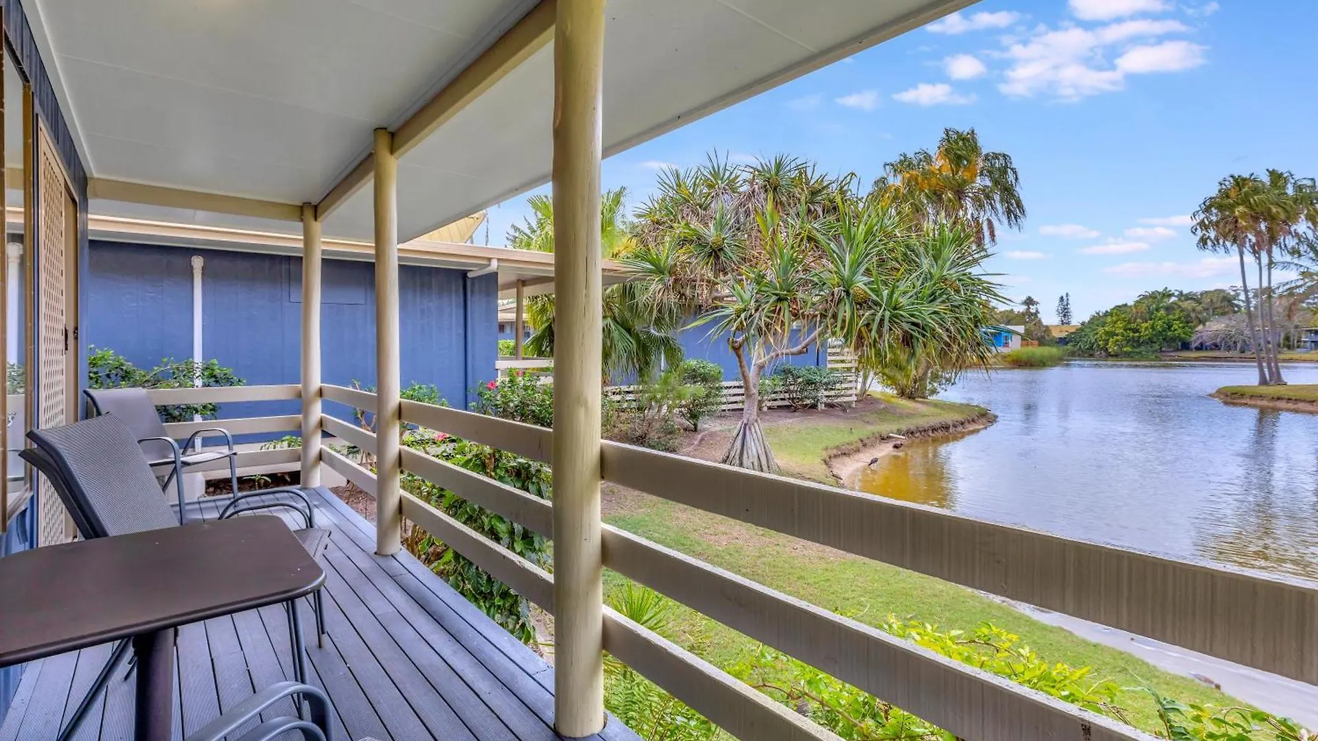 Sanctuary Lakes Fauna Retreat Urangan Australia