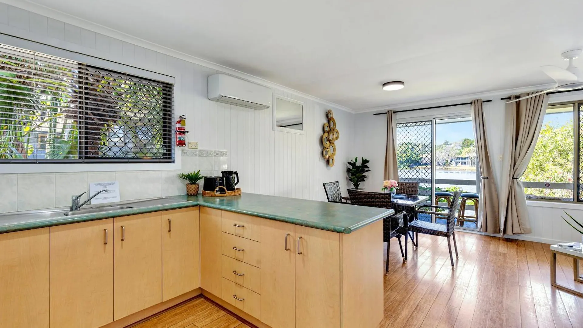 Aparthotel Sanctuary Lakes Fauna Retreat Urangan