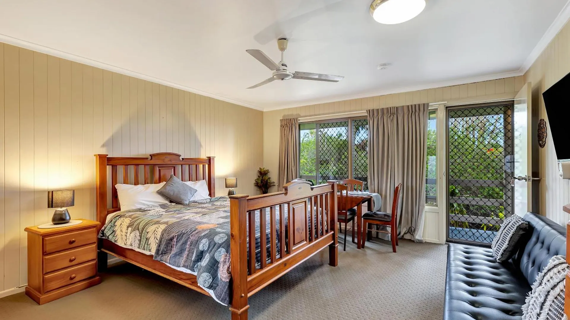 Апарт-отель Sanctuary Lakes Fauna Retreat Urangan